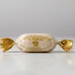 Polvorón de Almendra con Baño de Choco Blanco