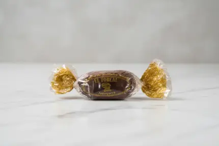 Polvorón de Almendra con Baño de Choco