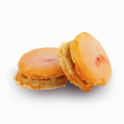 Loquitas Dos piezas de hojaldre unidas por crema pastelera cubierta con un foundant naranja y otro ligeramente blanco