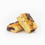 dos dulce napolitana rellenas de cacao