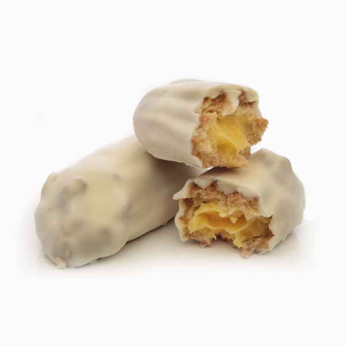 Petitsu blanco de Profiterol relleno de crema pastelera y cubierto de cobertura blanca