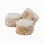 tres dulces de quesitos sin azúcar rellenos de crema